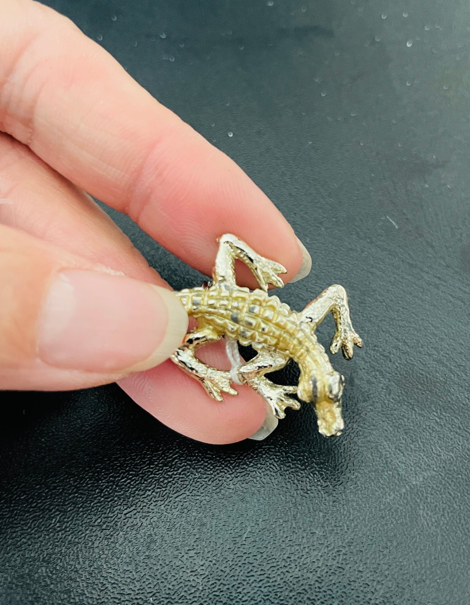 ALLIGATOR IS COMING - GENUINE VINTAGE GOLDTONE BROOCH