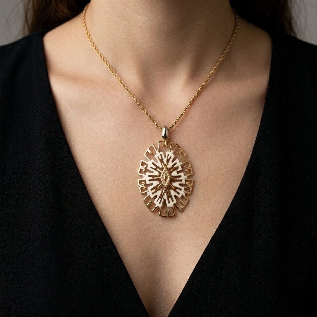 IMMACULATE ELEGANCE VINTAGE PENDANT NECKLACE