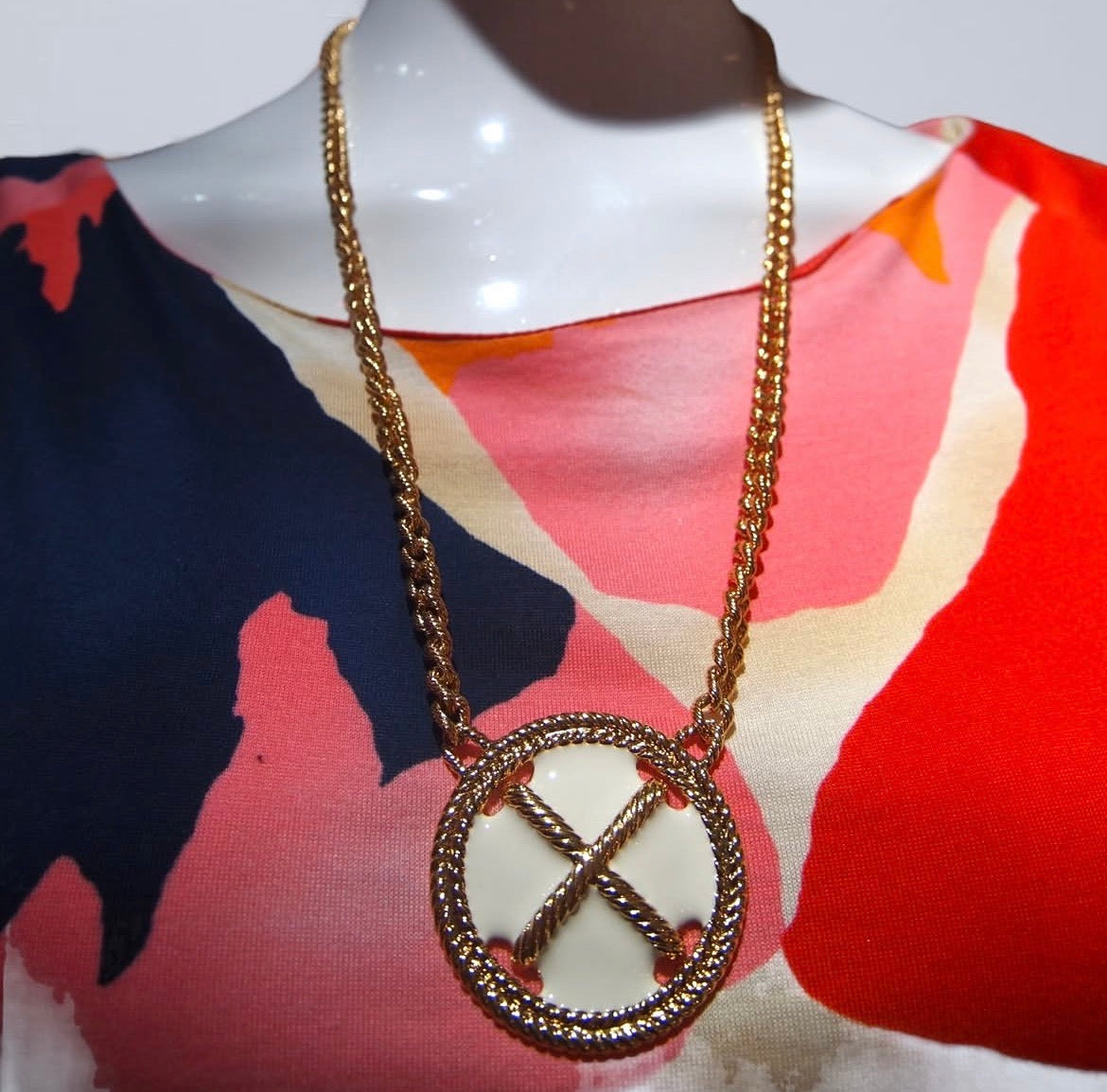CURIOUS CIRCLE - VINTAGE NECKLACE