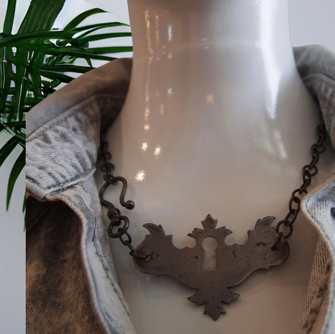 Le Vieux Cadenas - Handmade one-of-a-kind vintage upcycled necklace