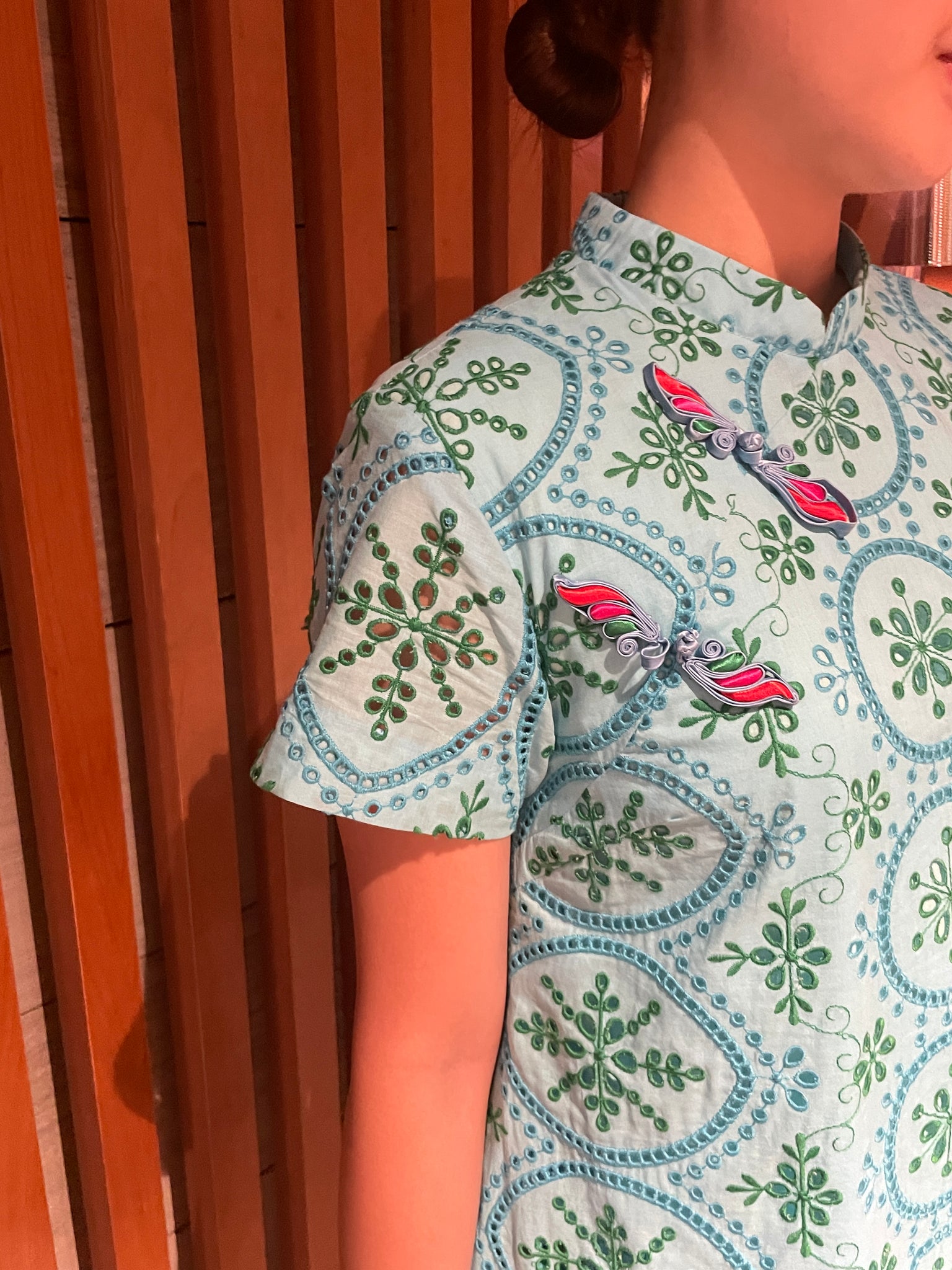 PINWHEEL - BRODERIE LACE AQUA GREEN HANDMADE MODERN CHEONGSAM