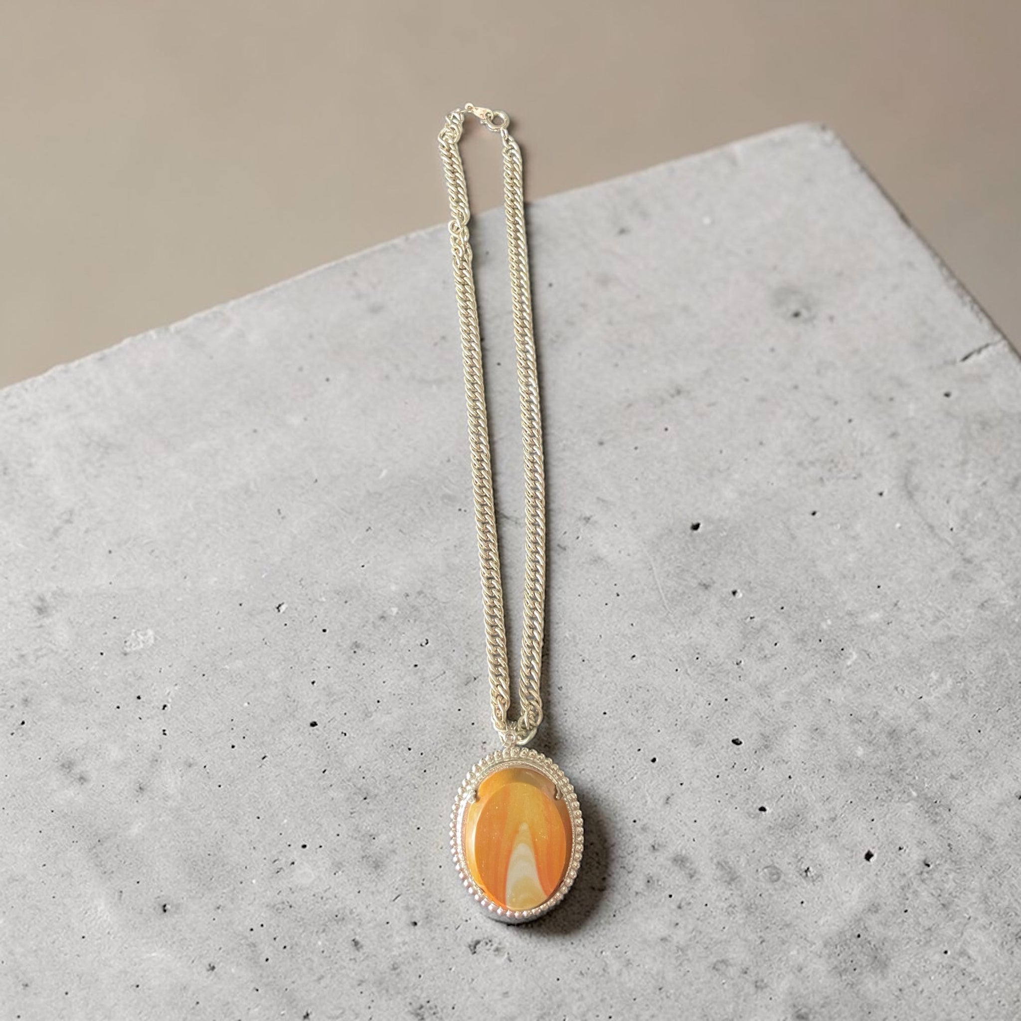 Nice Marbling! Vintage Necklace
