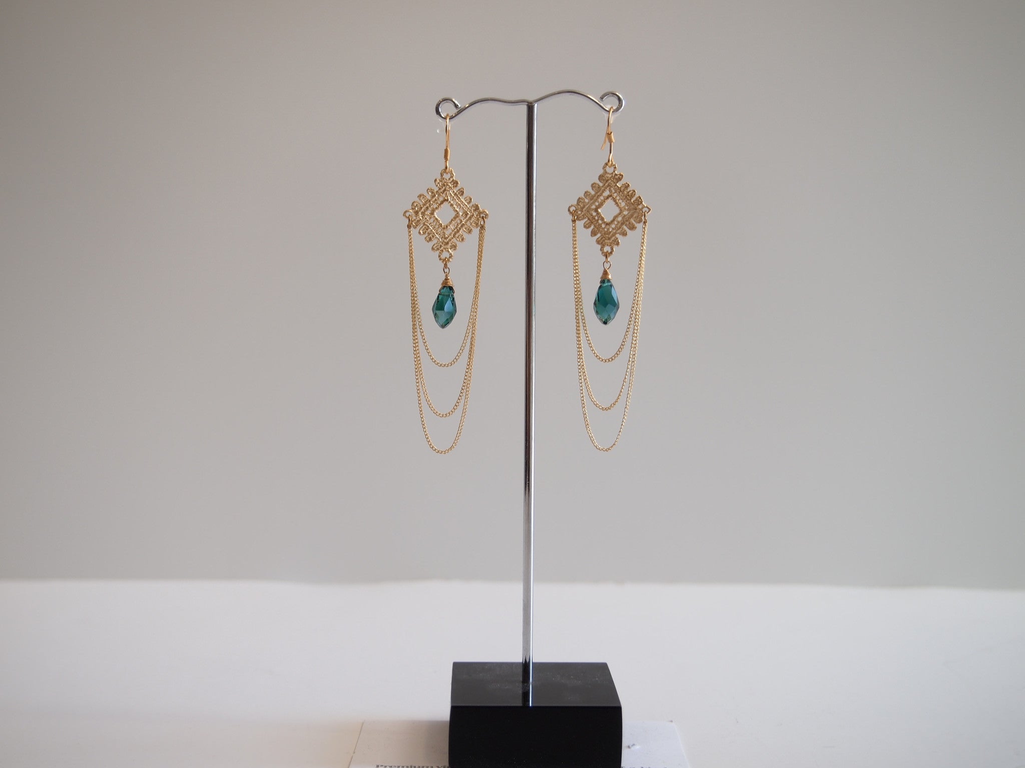 Handmade earrings with green quartz